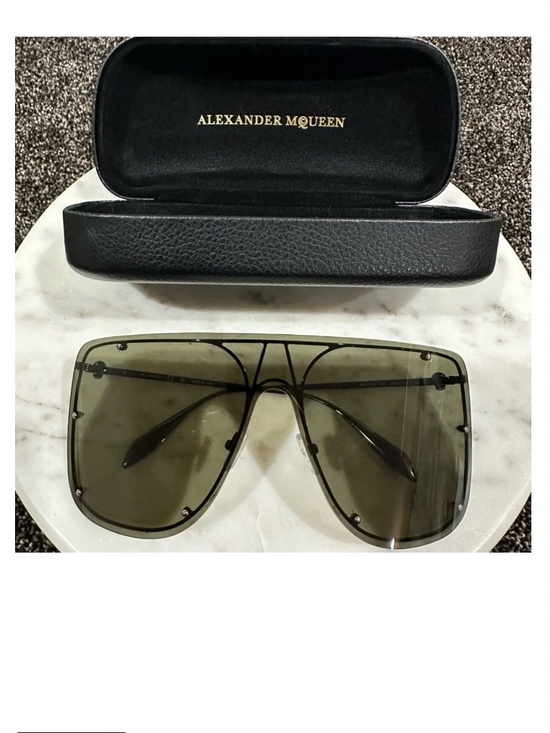Alexander McQueen Oversized Shield Sunglasses Black Gradient Lens w/ Case main image 3